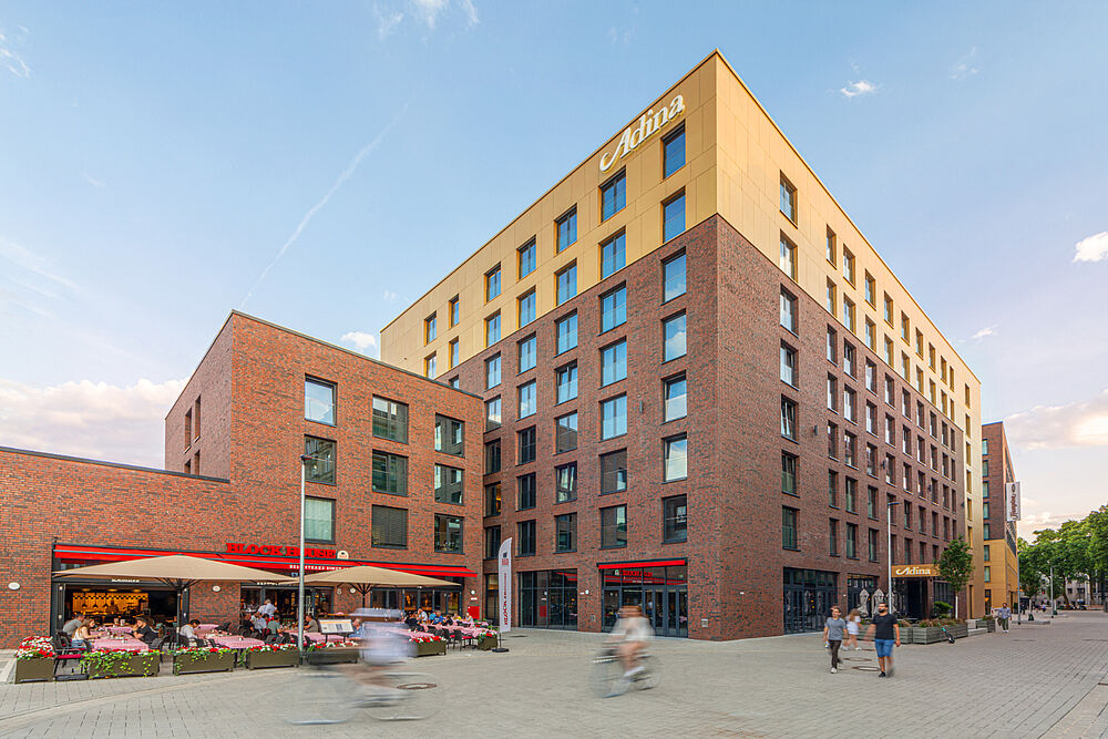 Drei Hotels am Konrad-Adenauer-Platz, Düsseldorf